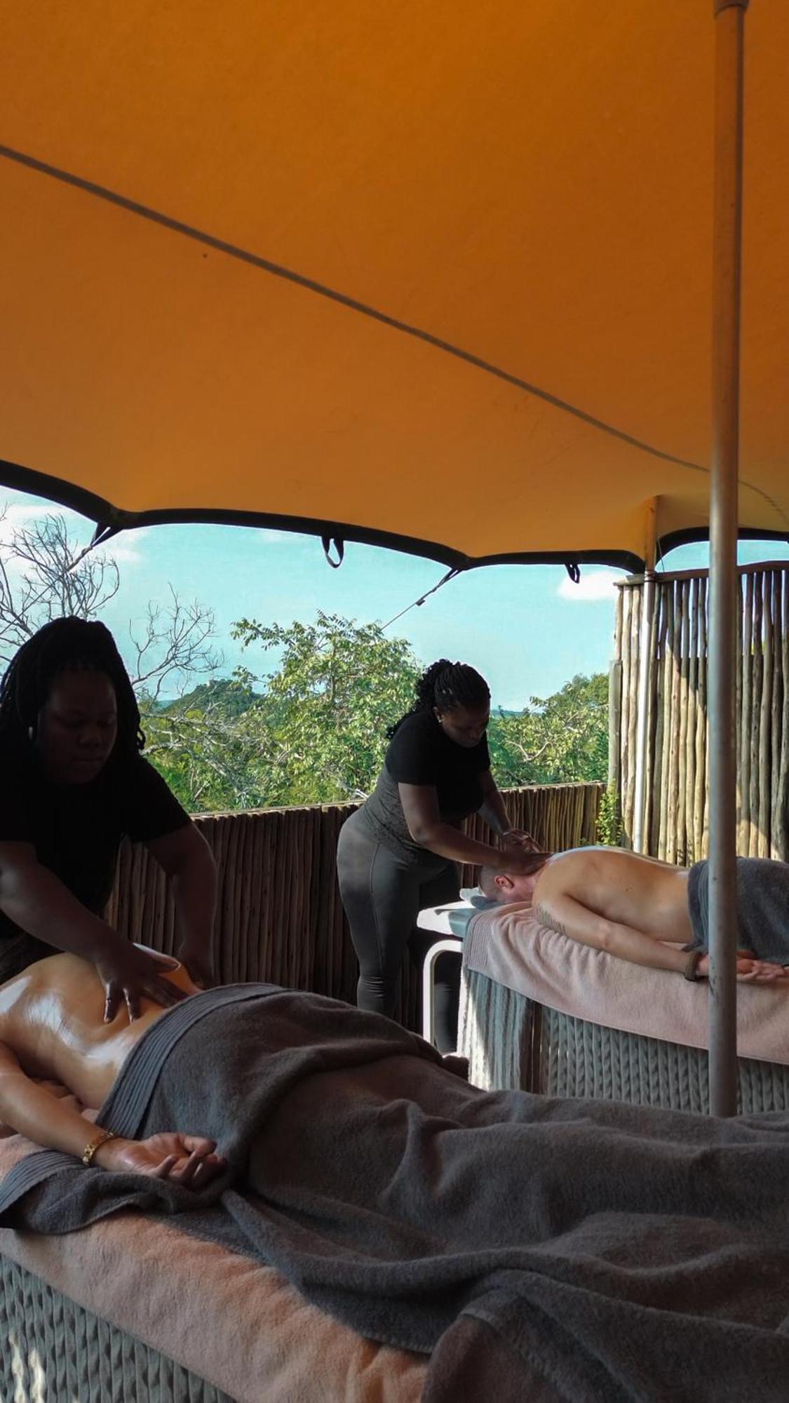 Ndhula Luxury Tented Lodge ホワイトリバー エクステリア 写真